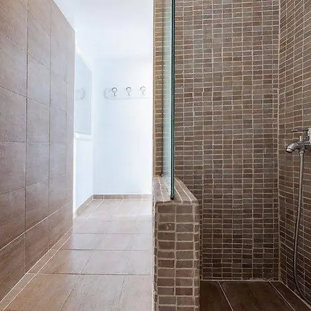 Red Cliff Villa 4*